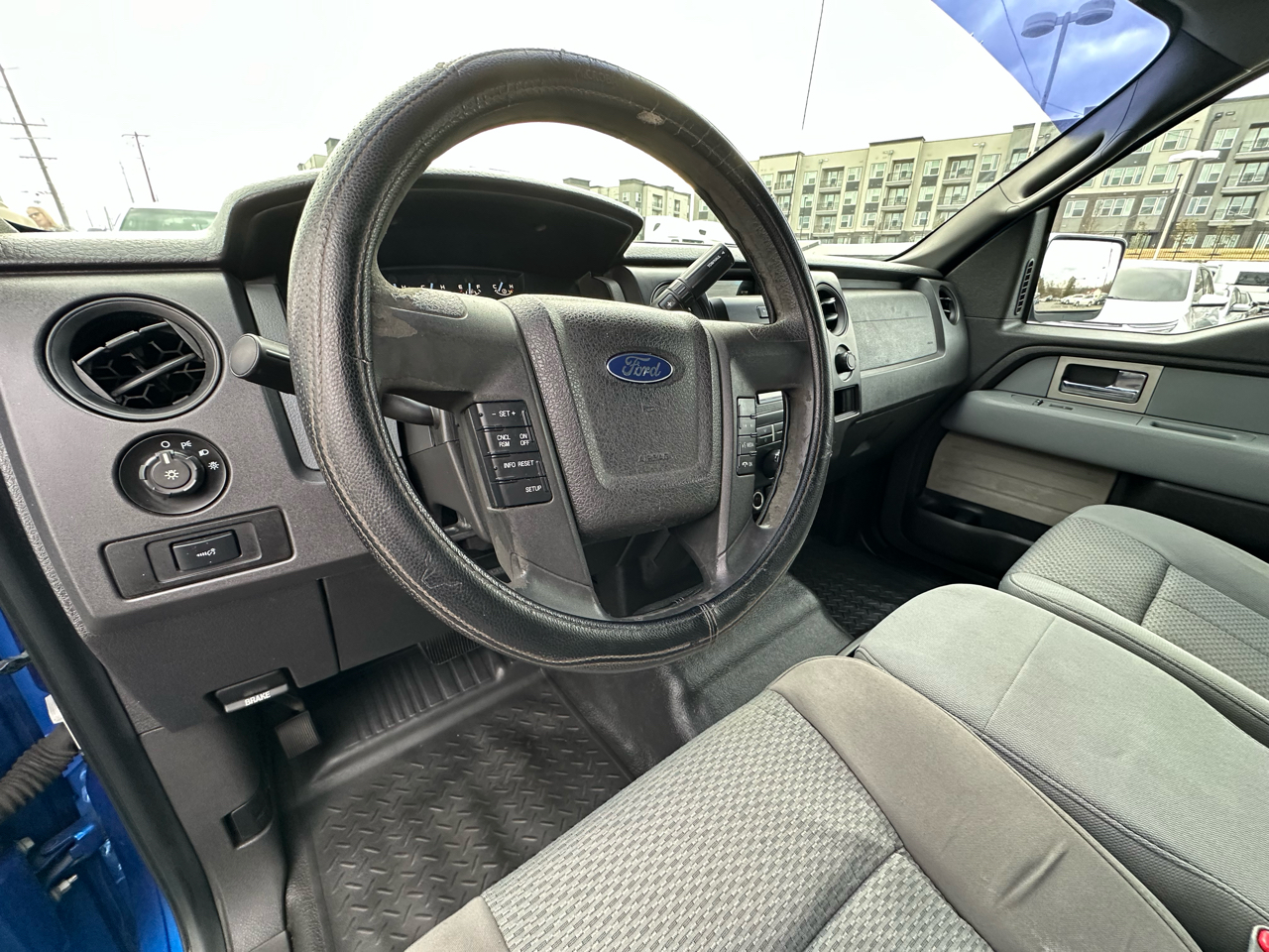 Ford F-150 2WD SuperCab 133" STX 2011