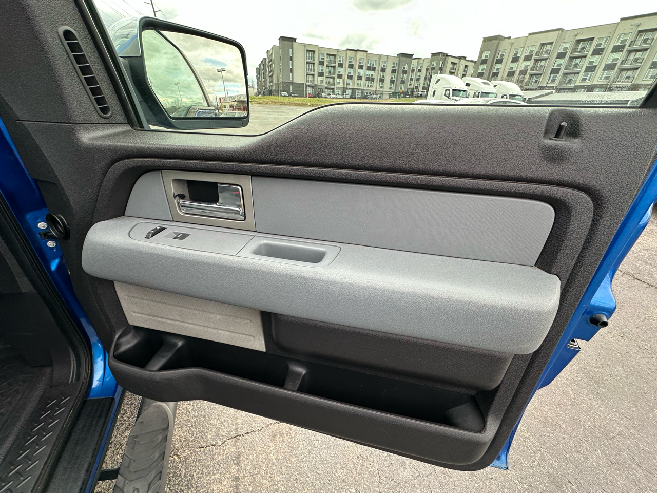 Ford F-150 2WD SuperCab 133" STX 2011