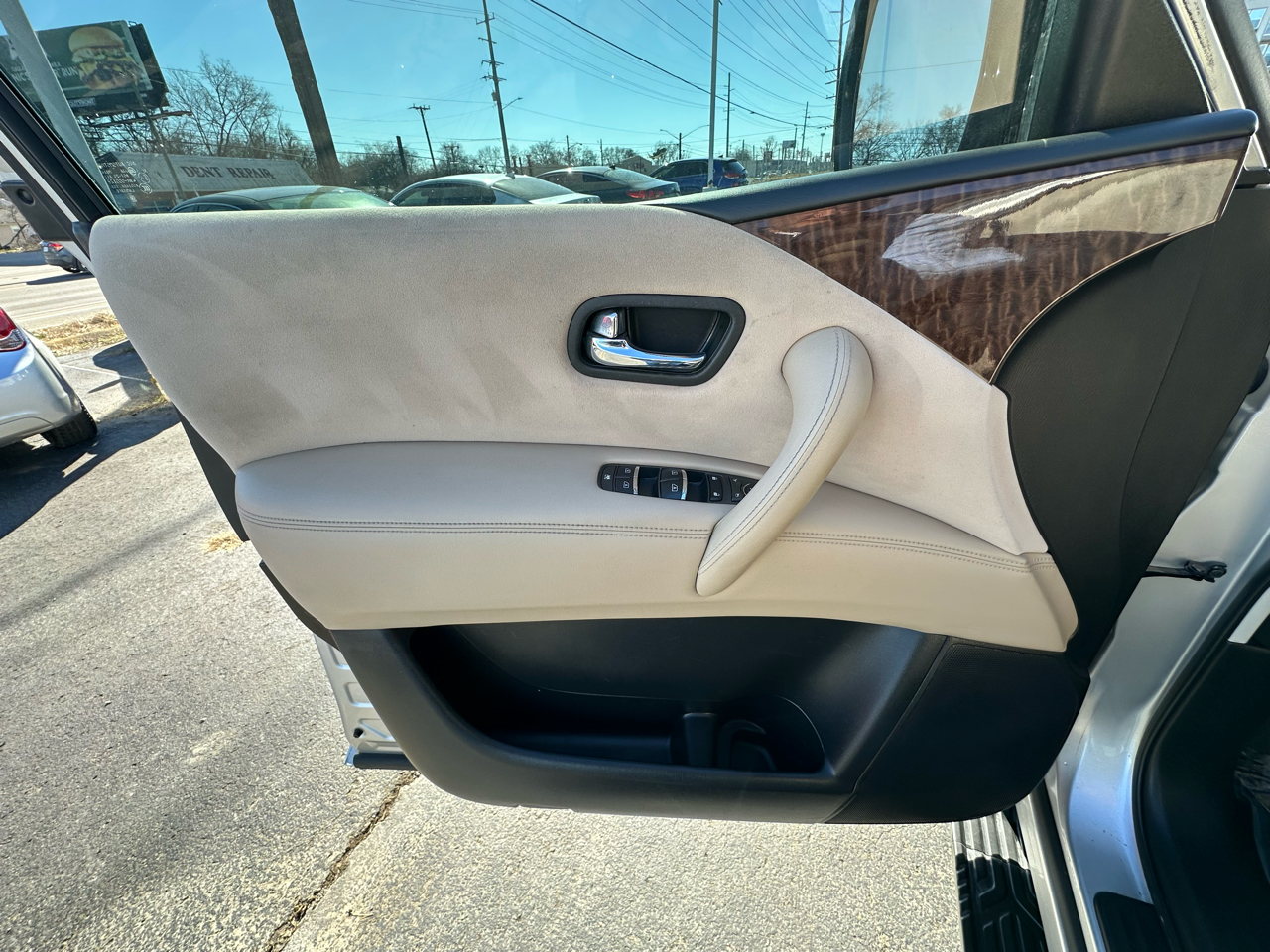 Nissan Armada Platinum 2WD 2017