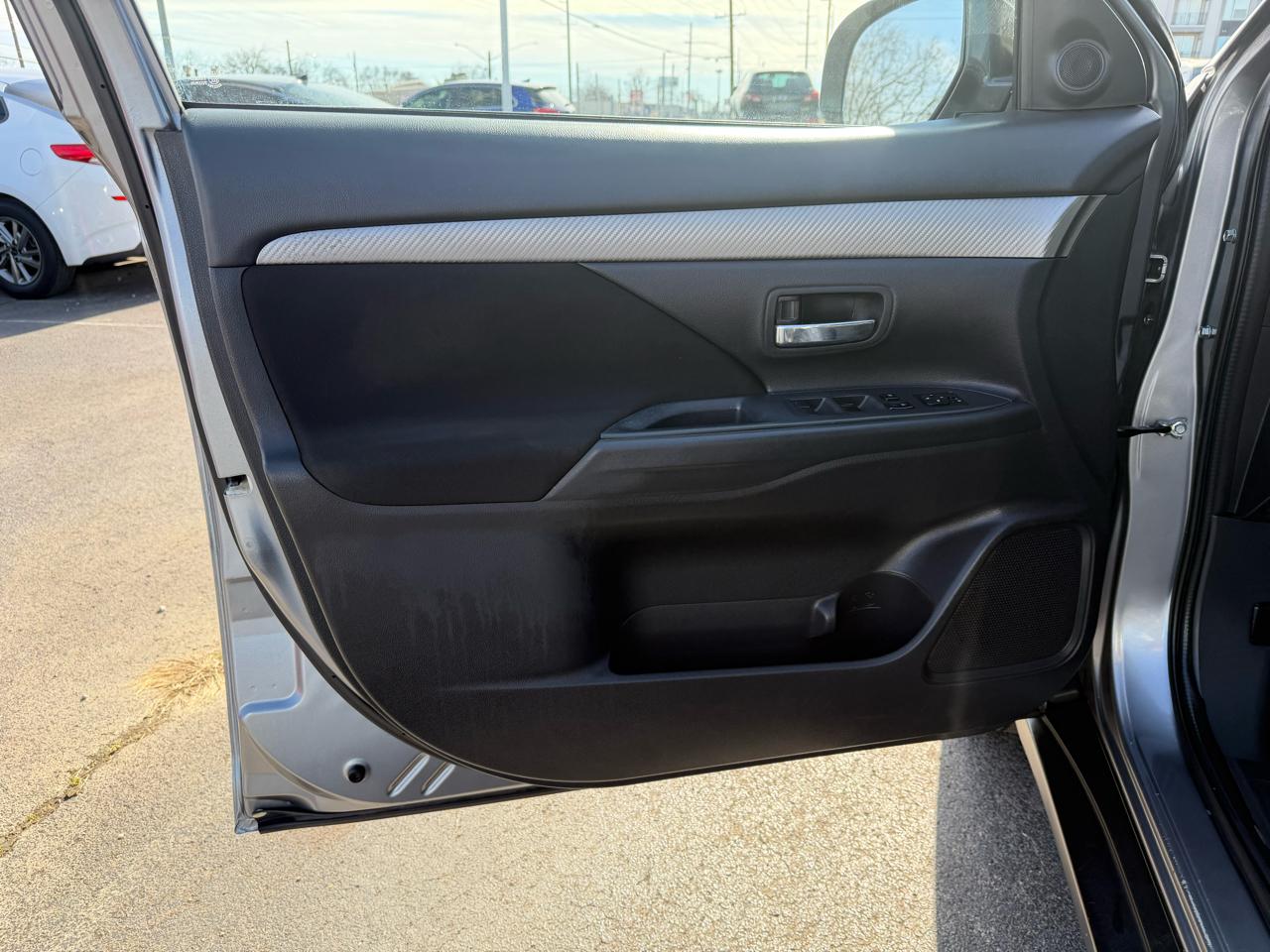 Mitsubishi Outlander ES 2WD 2017