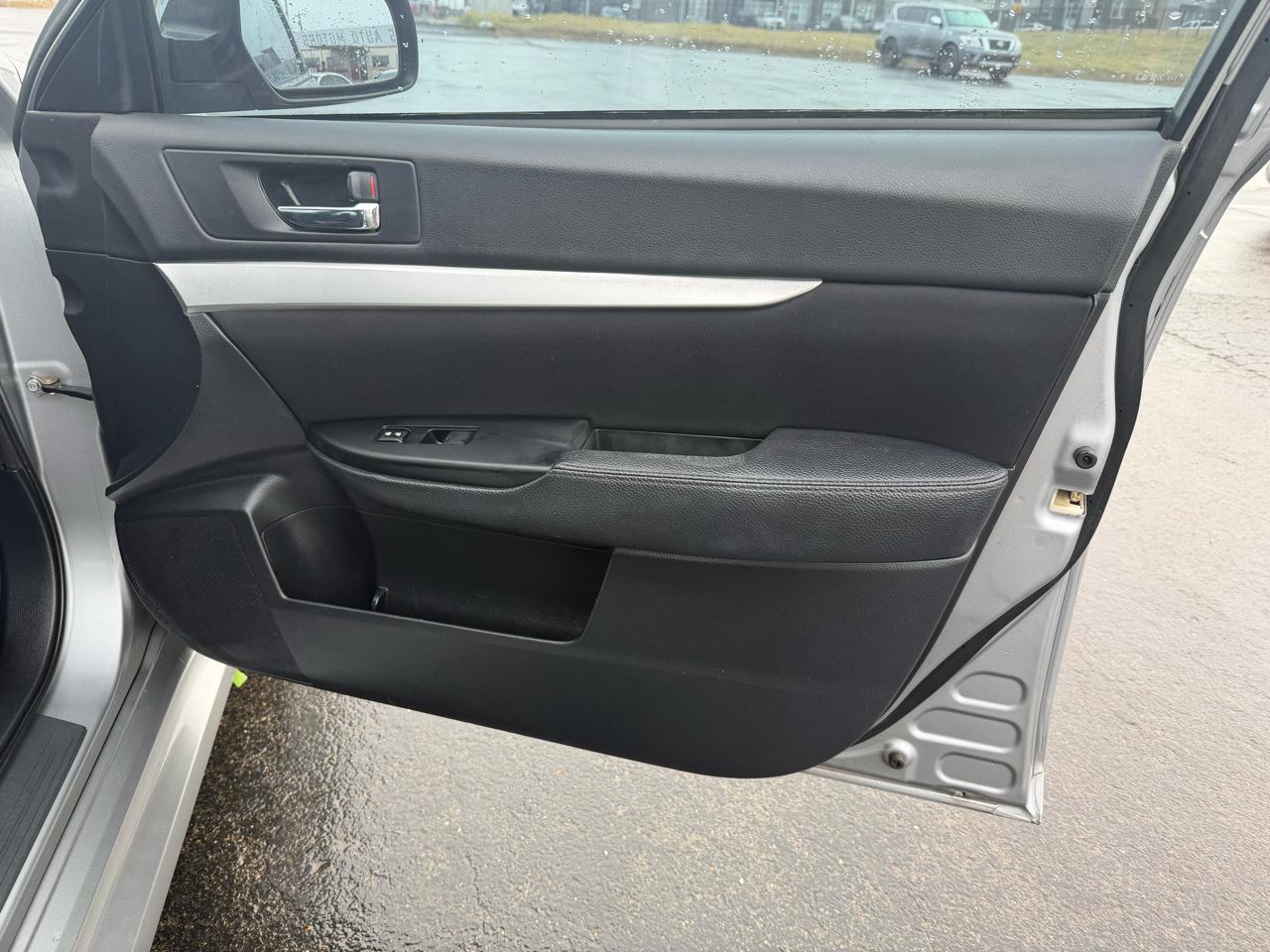 Subaru Legacy 2.5i Premium 2011