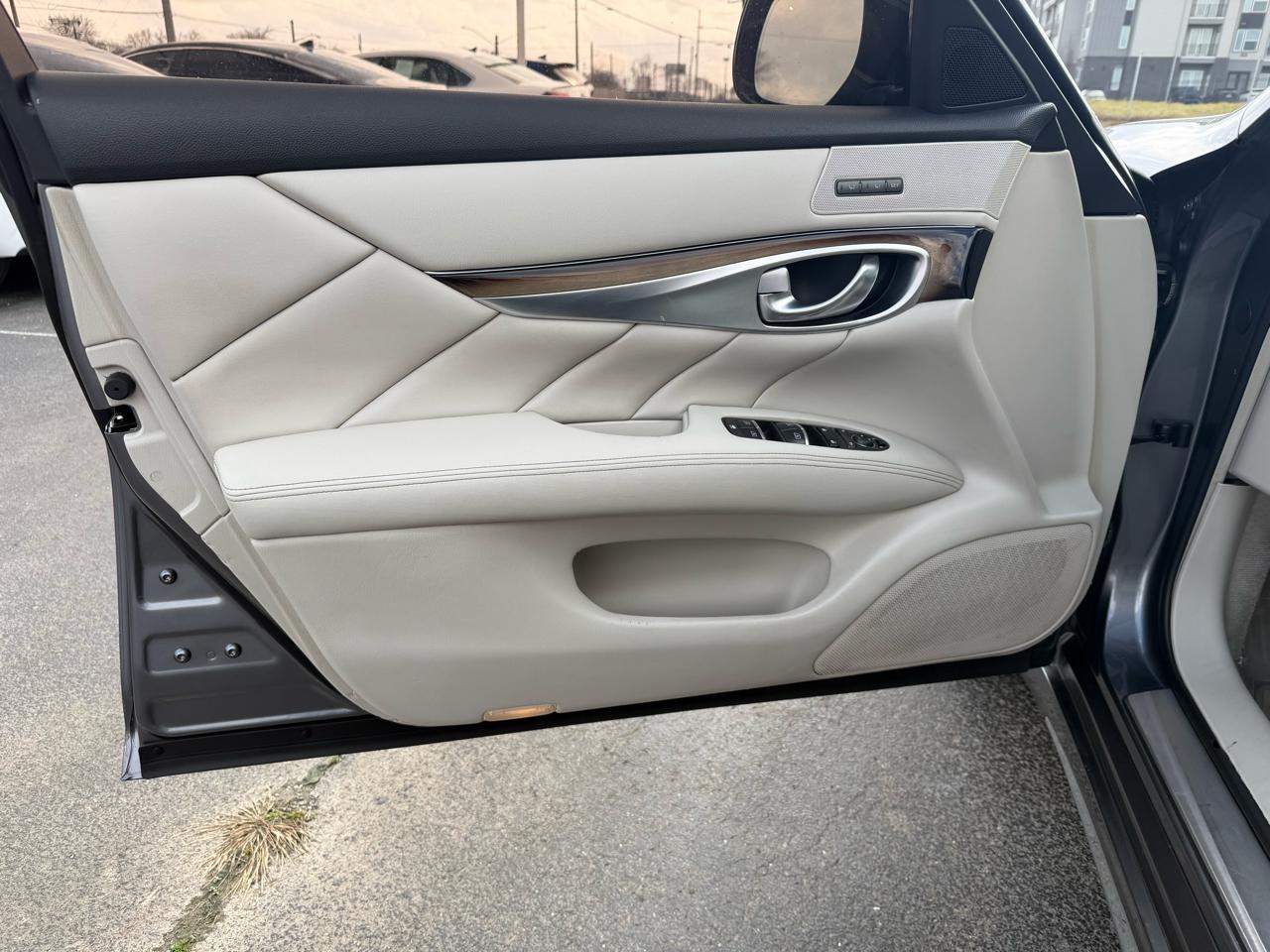 Infiniti Q70 L 3.7 2016