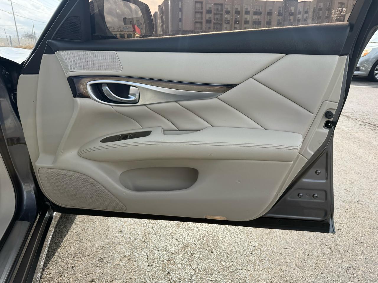 Infiniti Q70 L 3.7 2016