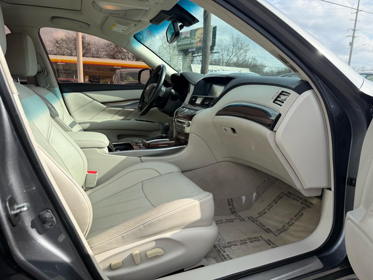 Infiniti Q70 L 3.7 2016