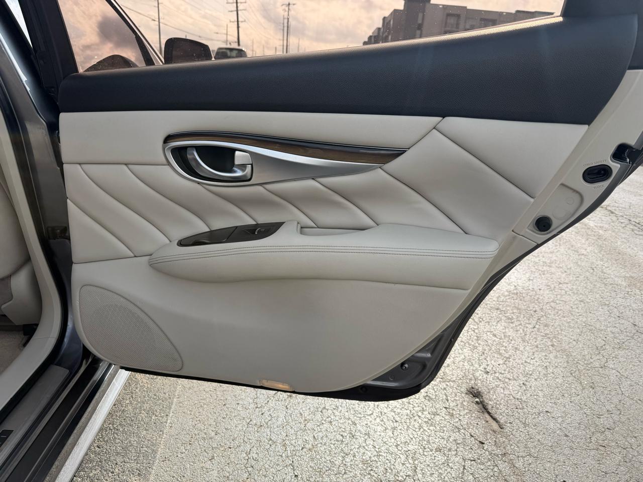 Infiniti Q70 L 3.7 2016