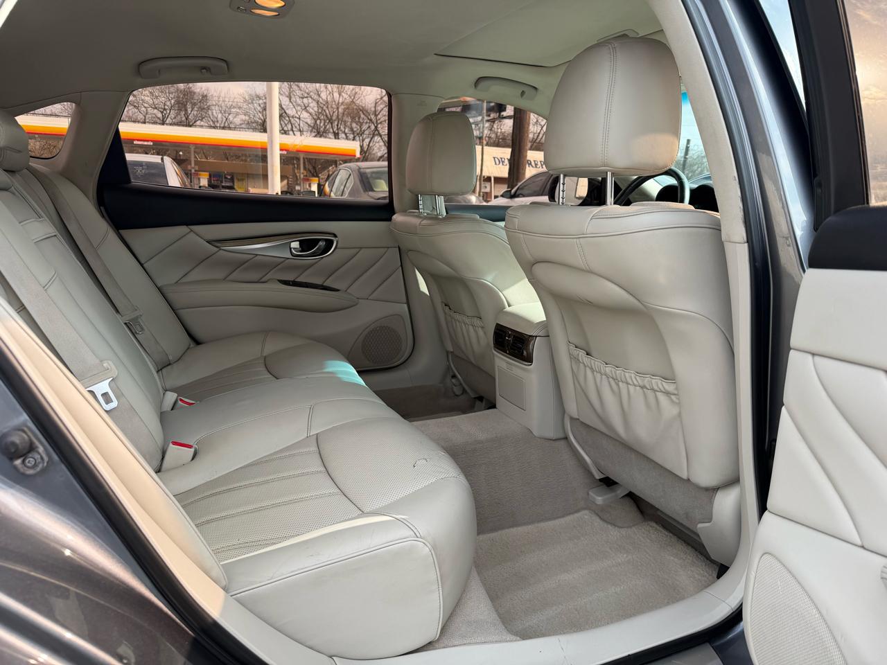 Infiniti Q70 L 3.7 2016