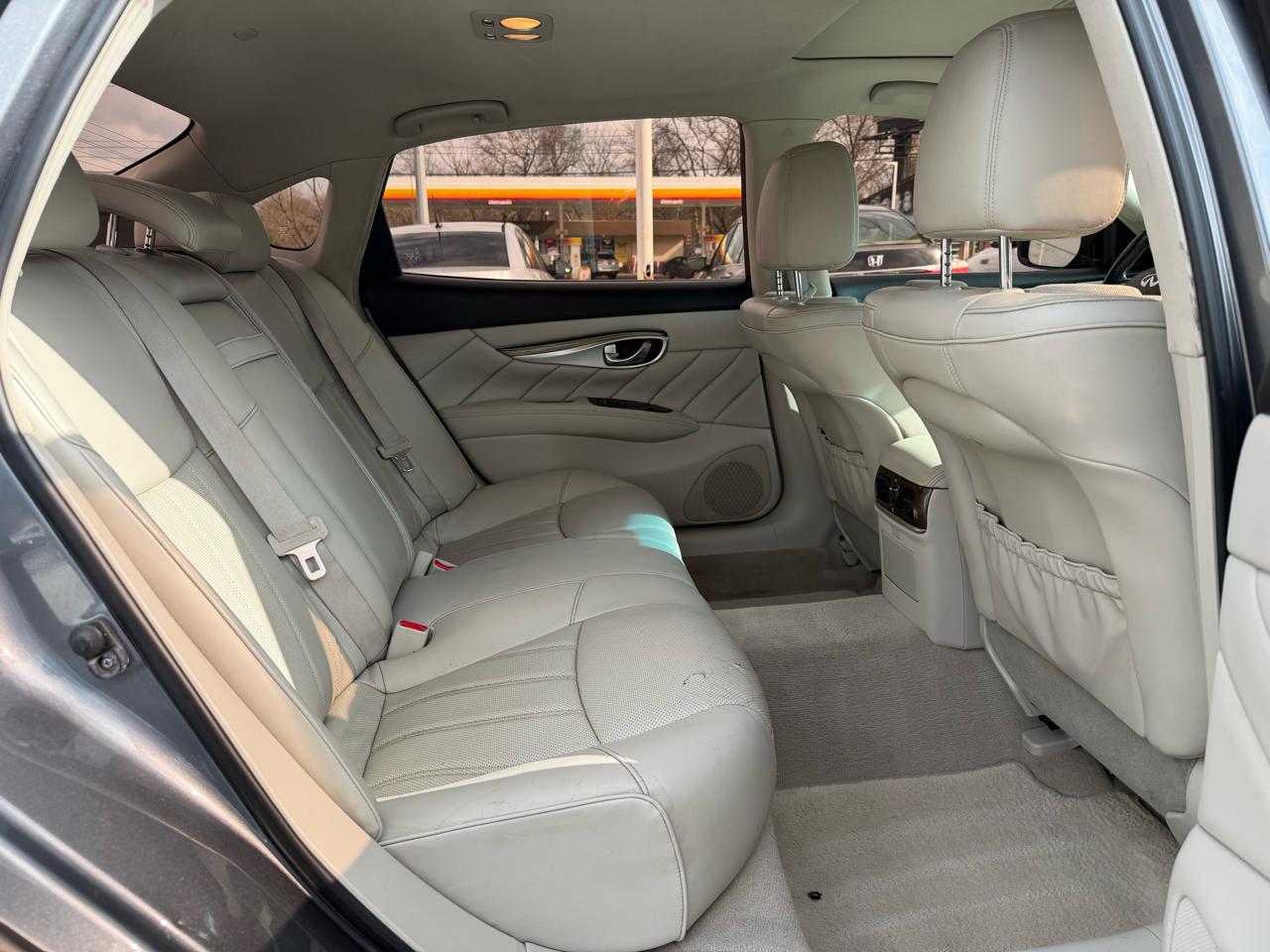 Infiniti Q70 L 3.7 2016