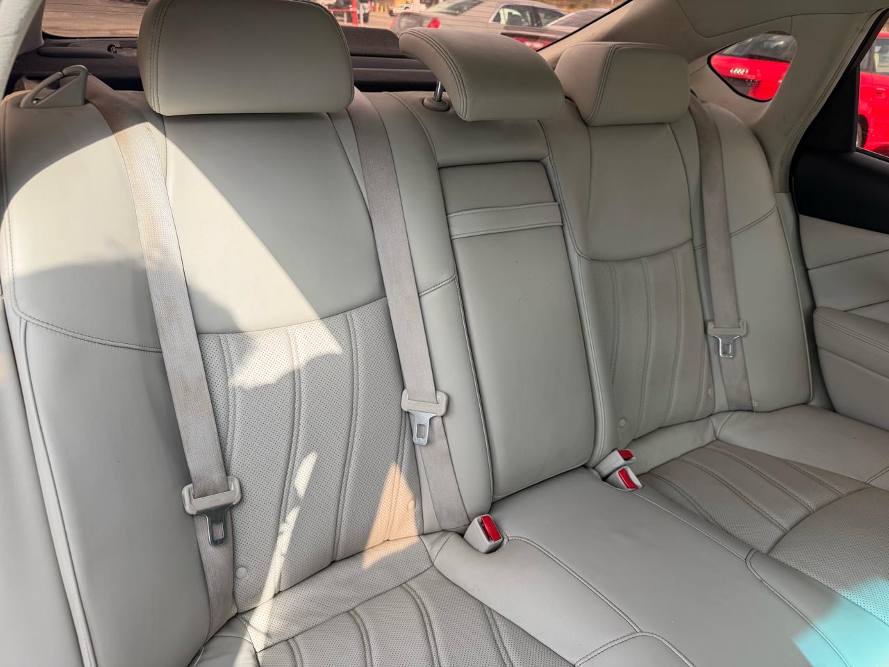 Infiniti Q70 L 3.7 2016