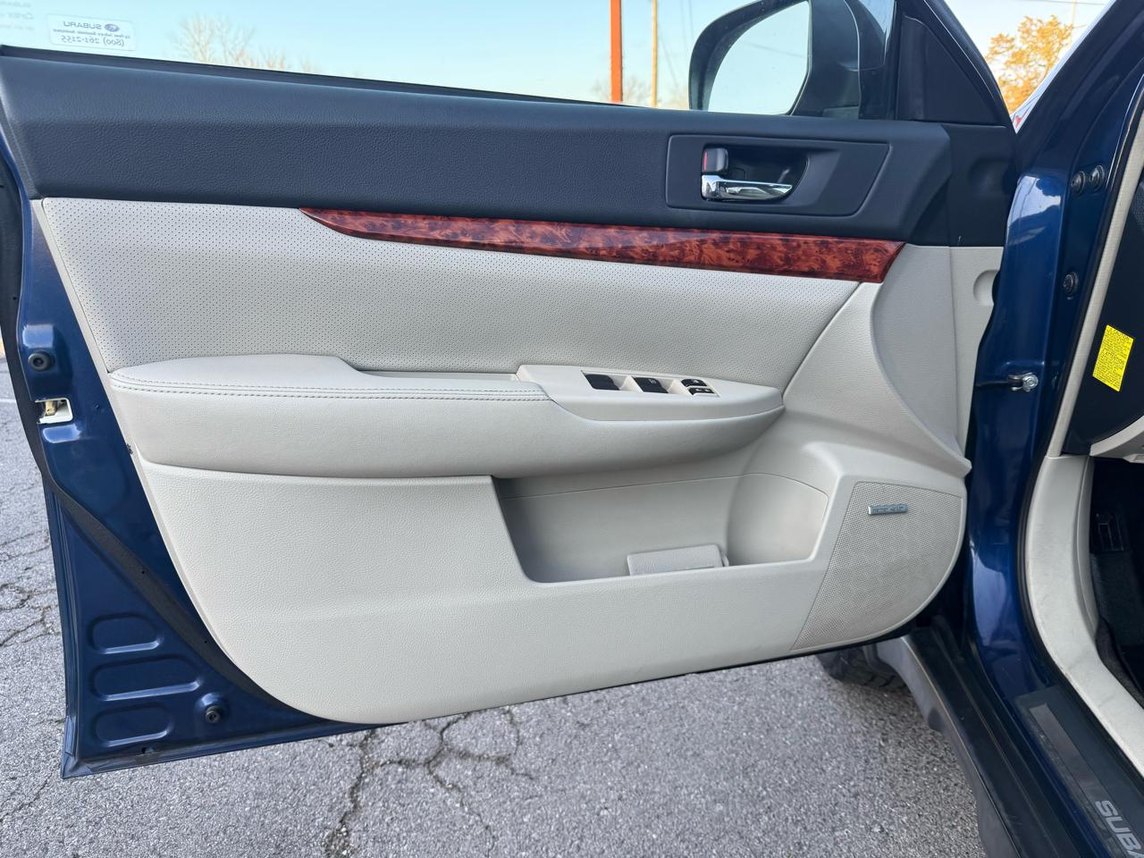 Subaru Outback 3.6R Limited 2011