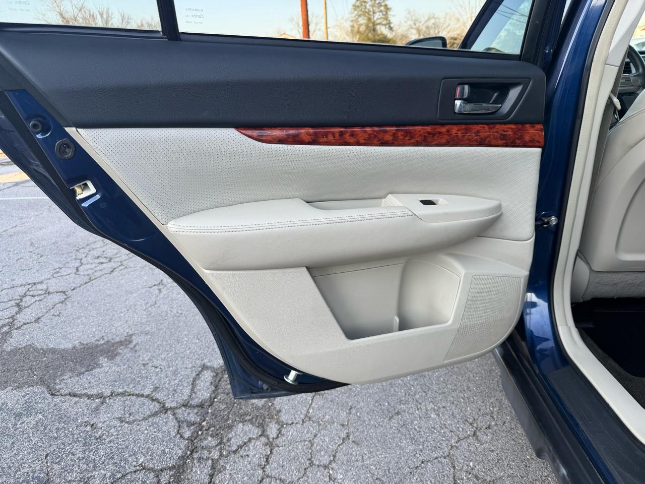 Subaru Outback 3.6R Limited 2011