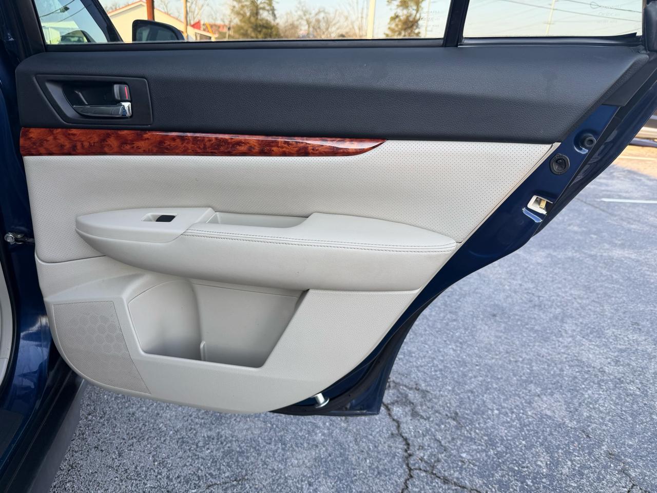 Subaru Outback 3.6R Limited 2011