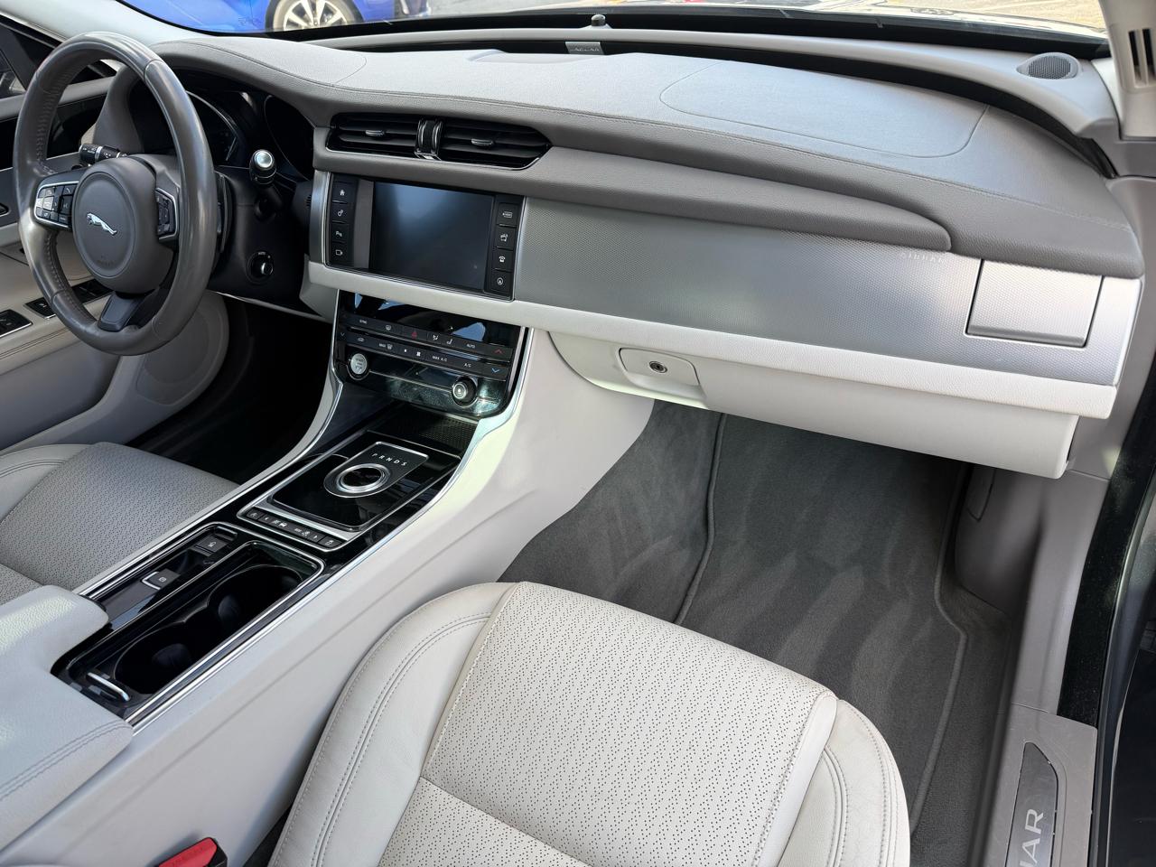 Jaguar XF-Series 35t Prestige 2016