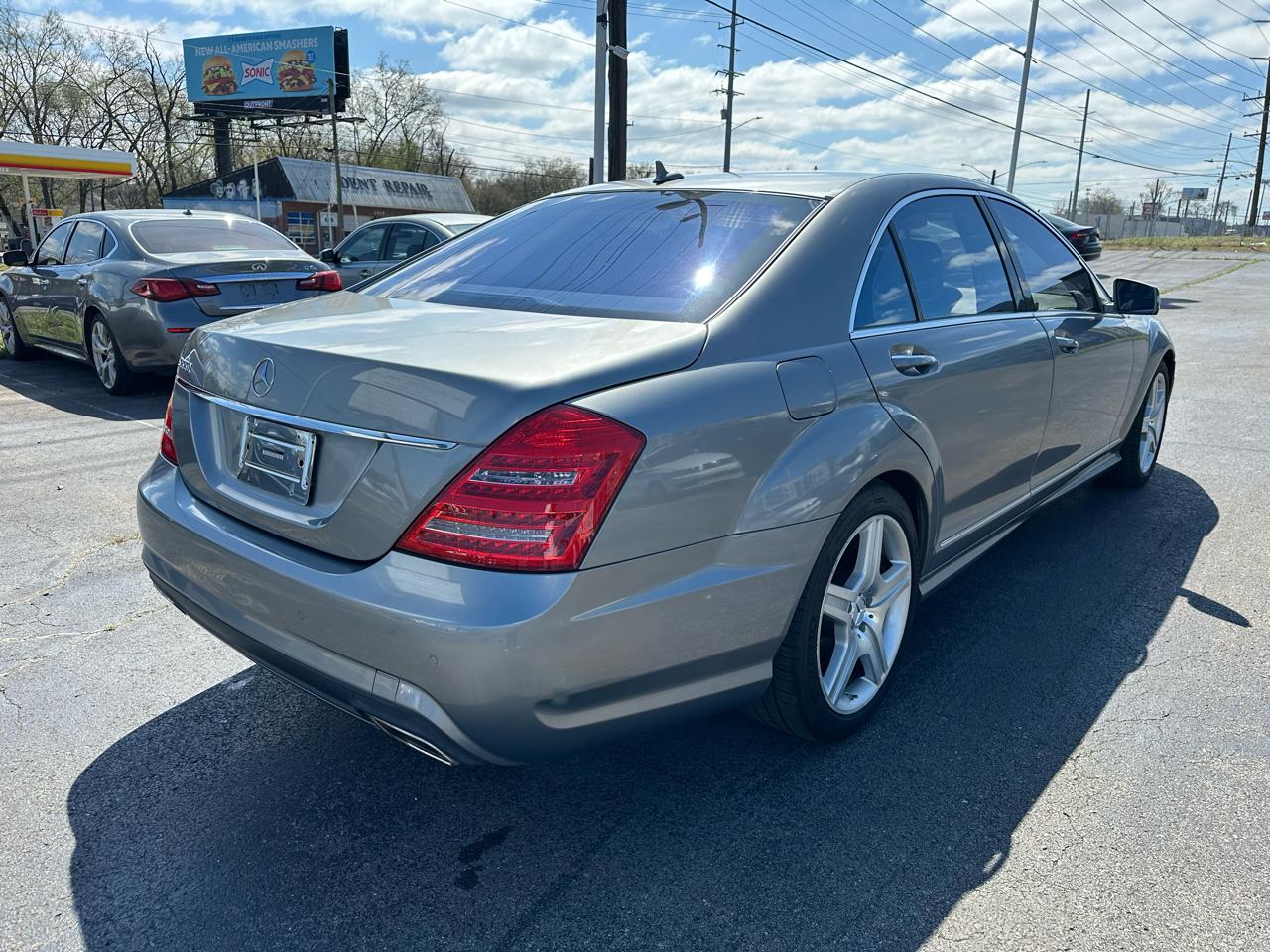 Mercedes-Benz S-Class S550 2013