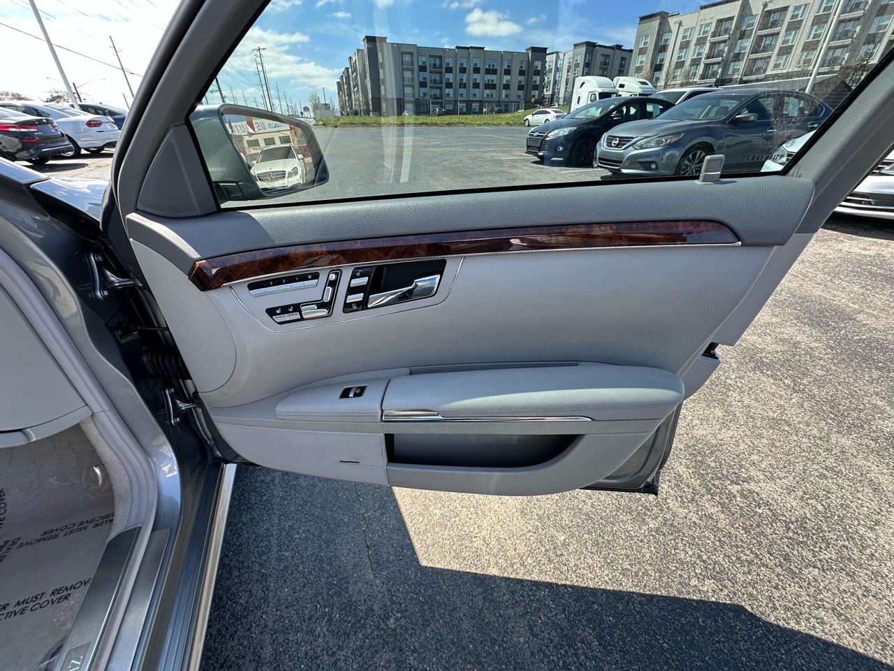 Mercedes-Benz S-Class S550 2013