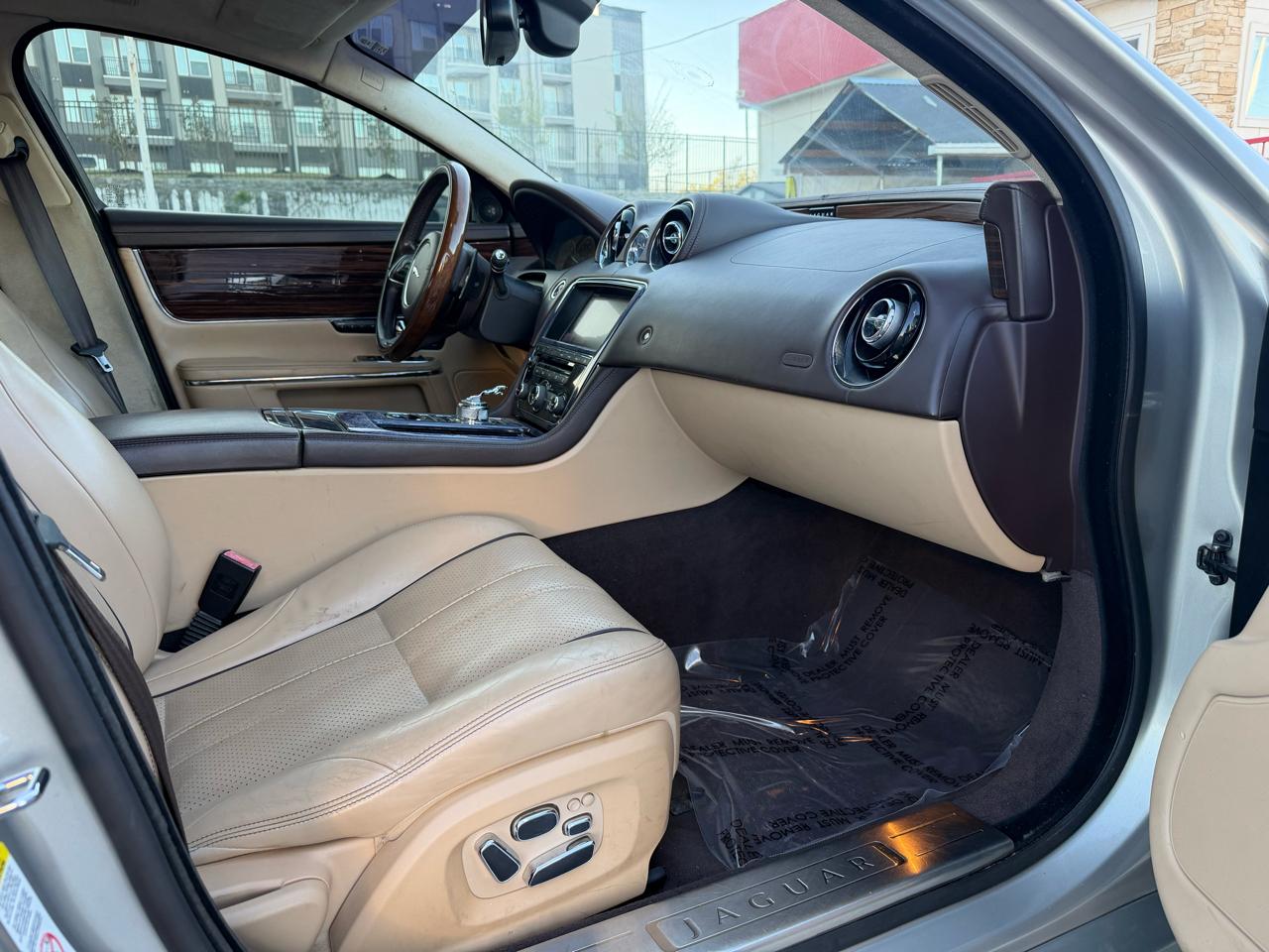 Jaguar XJ-Series XJL Portfolio 2013