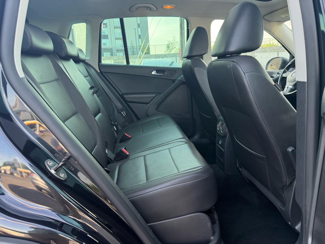 Volkswagen Tiguan SEL 2011