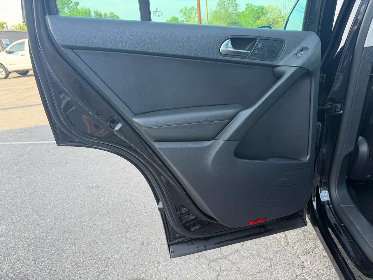 Volkswagen Tiguan SEL 2011