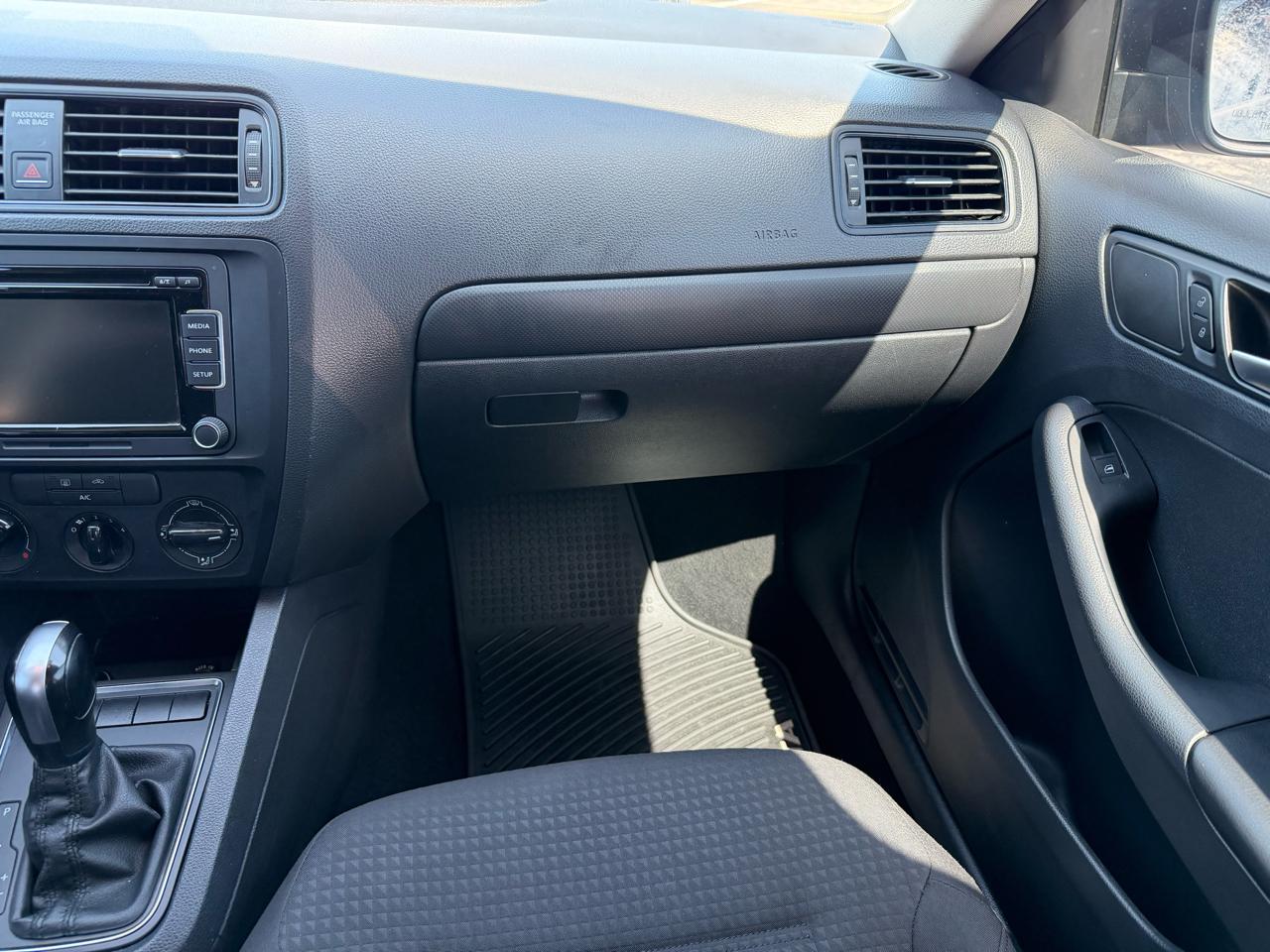 Volkswagen Jetta S 6A 2015