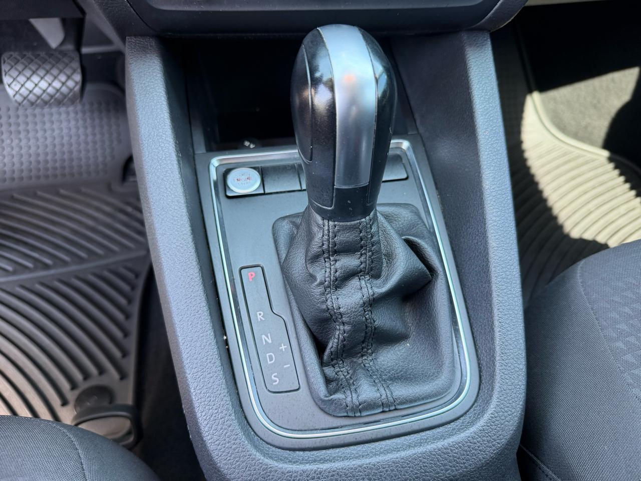 Volkswagen Jetta S 6A 2015