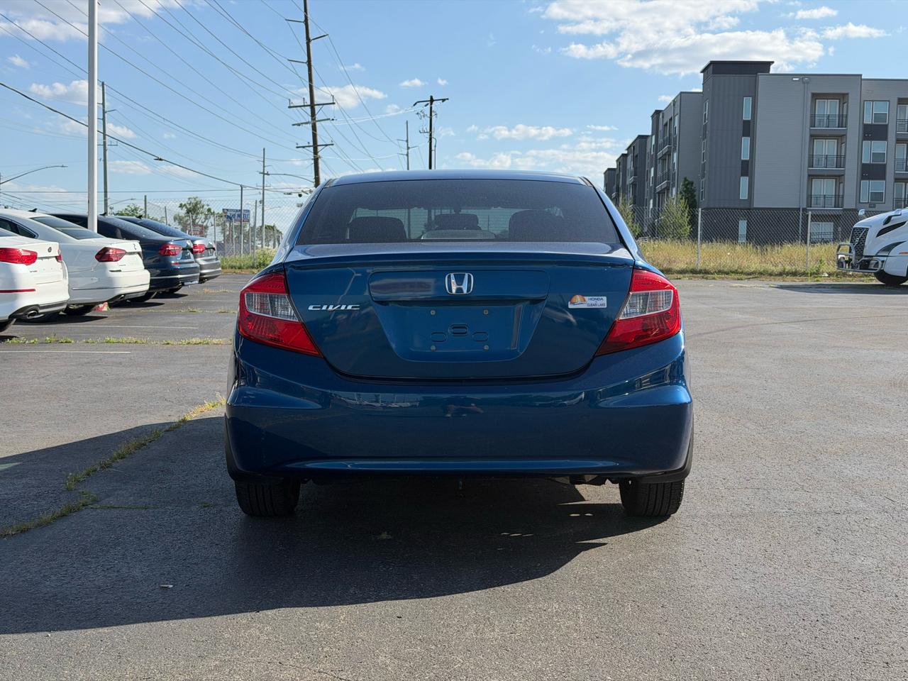 Honda Civic LX Sedan 5-Speed AT 2012