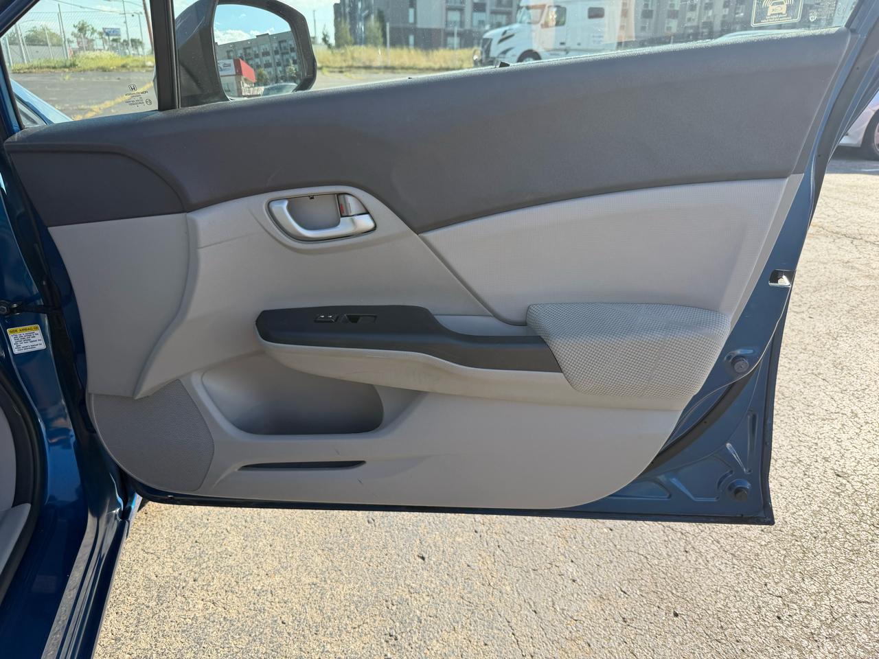 Honda Civic LX Sedan 5-Speed AT 2012