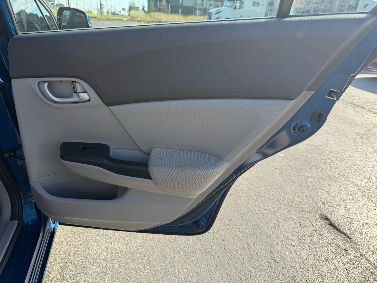 Honda Civic LX Sedan 5-Speed AT 2012