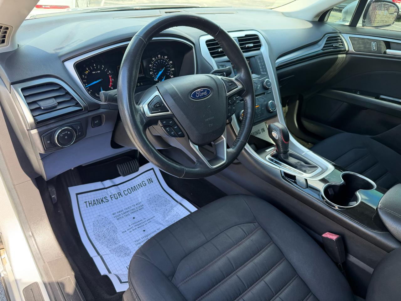 Ford Fusion SE 2016