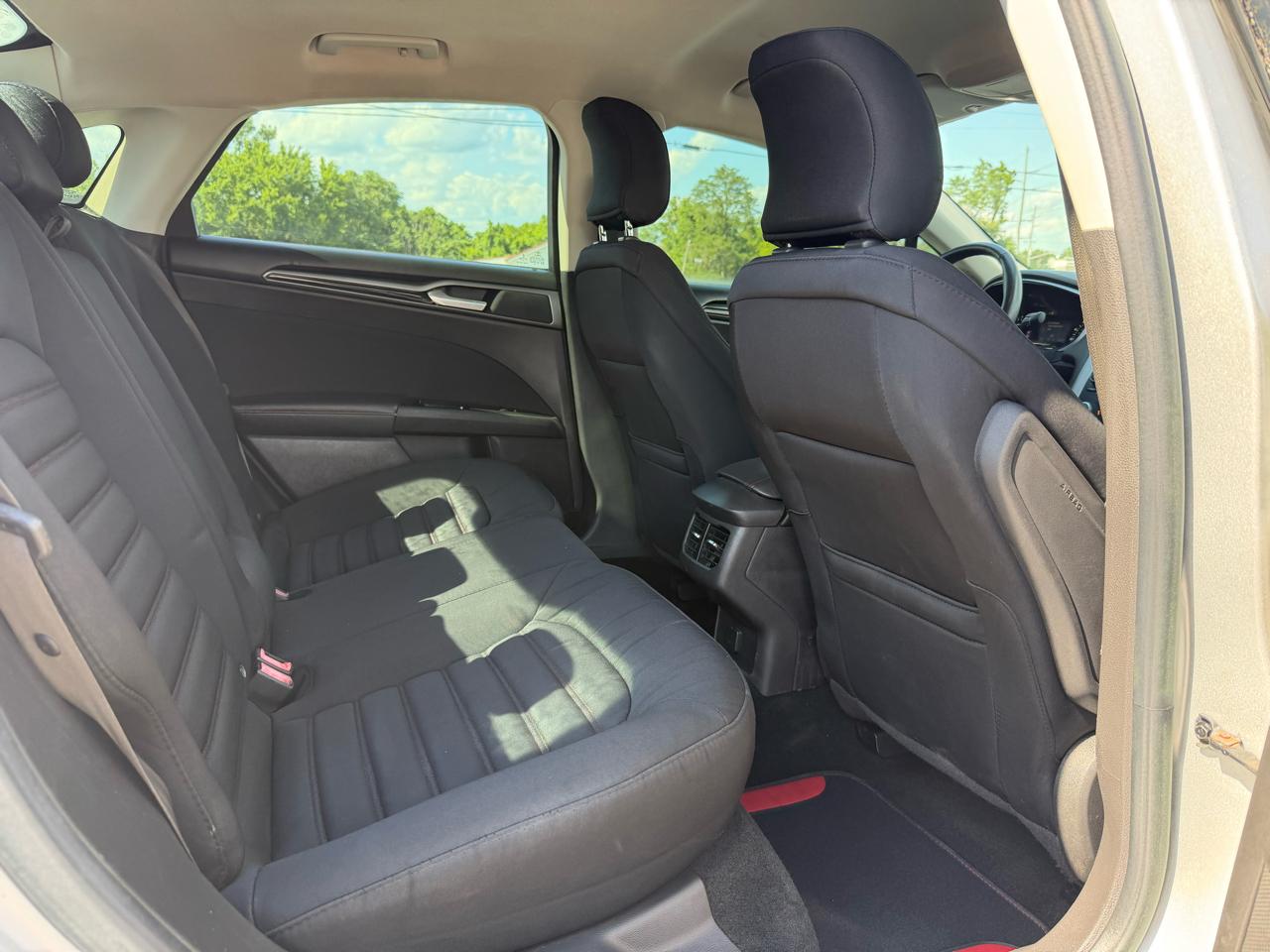 Ford Fusion SE 2016