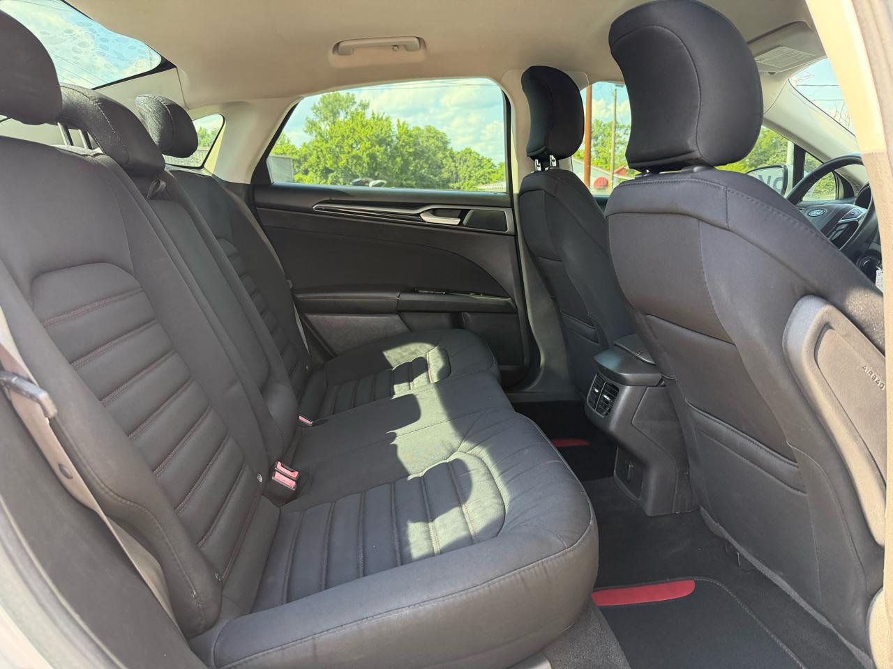 Ford Fusion SE 2016