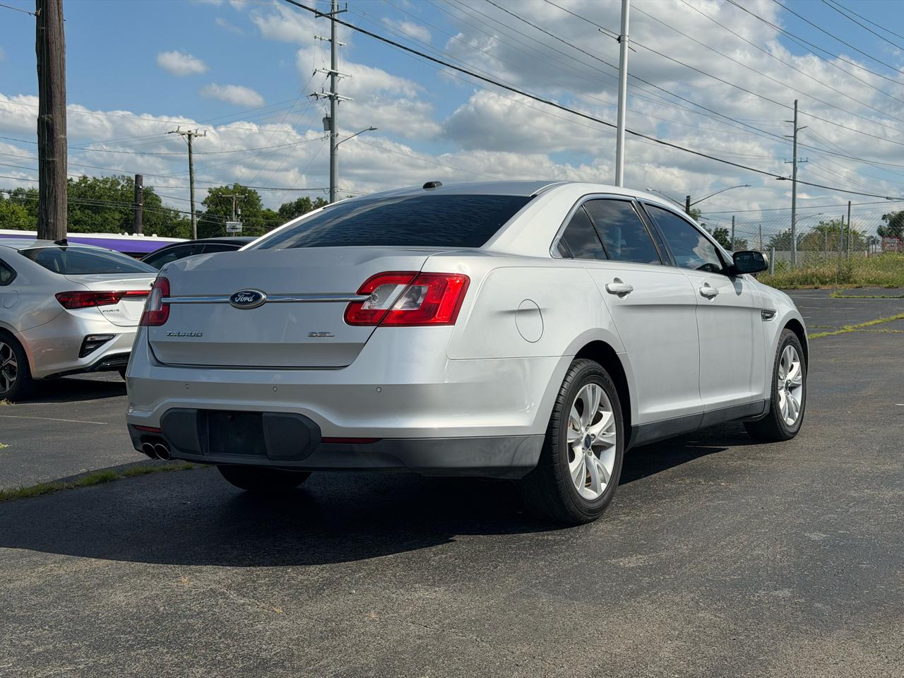 Ford Taurus SEL FWD 2012