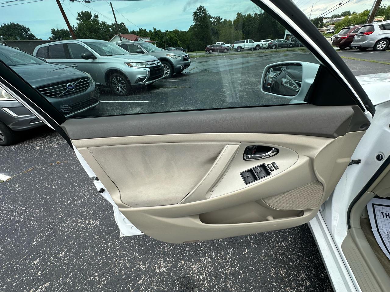 Toyota Camry Hybrid Sedan 2008