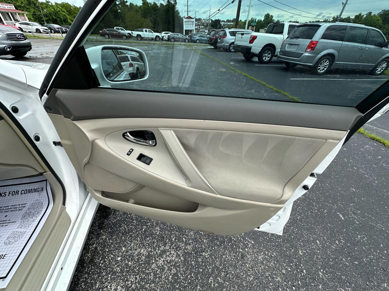 Toyota Camry Hybrid Sedan 2008