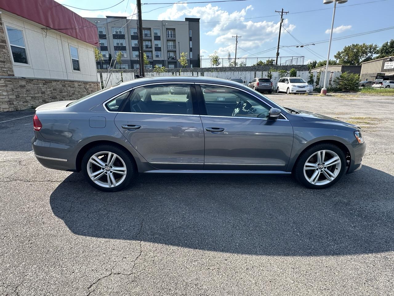 Volkswagen Passat 3.6L V6 SEL Premium 2013