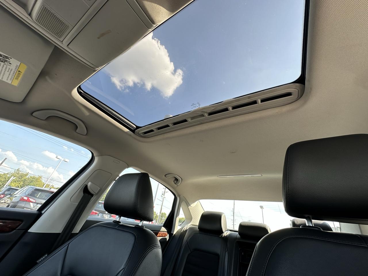 Volkswagen Passat 3.6L V6 SEL Premium 2013