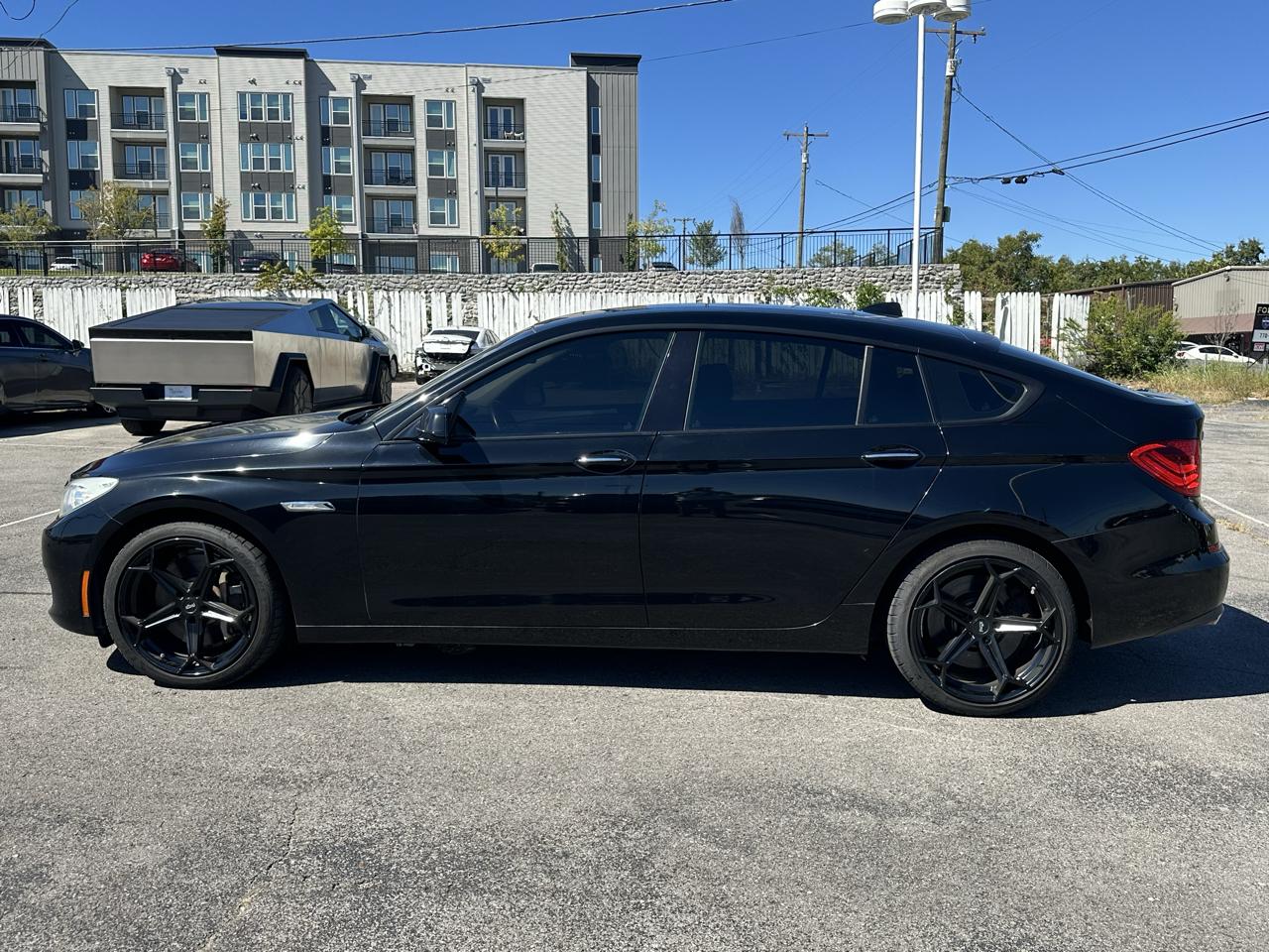 BMW 5-Series Gran Turismo 550i 2011
