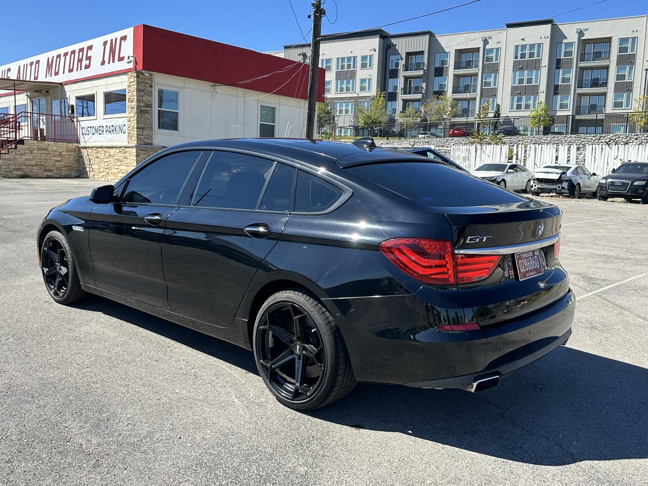 BMW 5-Series Gran Turismo 550i 2011
