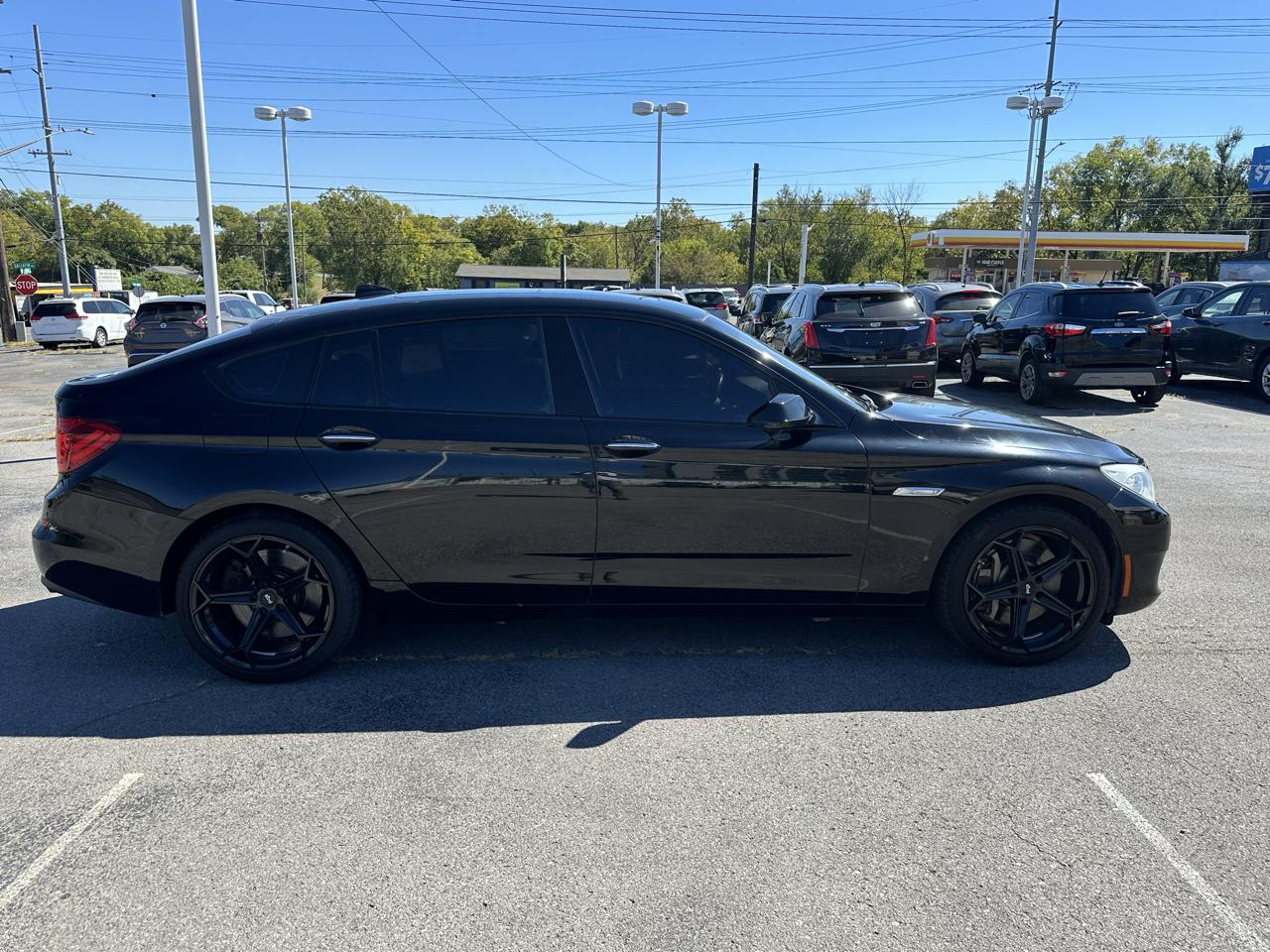 BMW 5-Series Gran Turismo 550i 2011