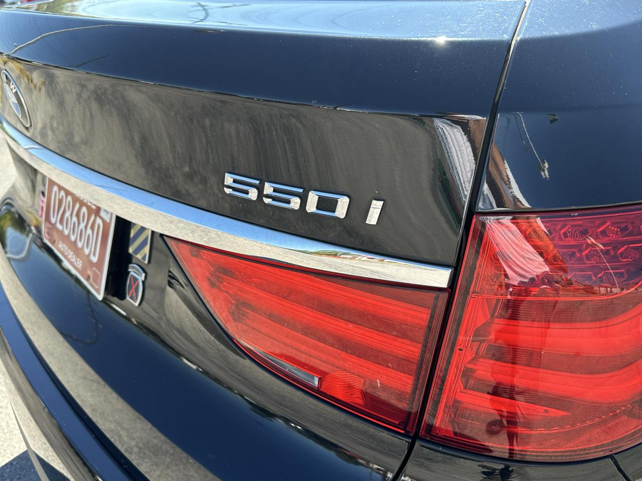 BMW 5-Series Gran Turismo 550i 2011