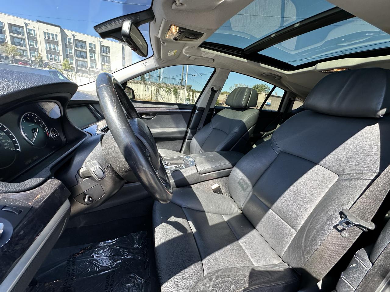 BMW 5-Series Gran Turismo 550i 2011