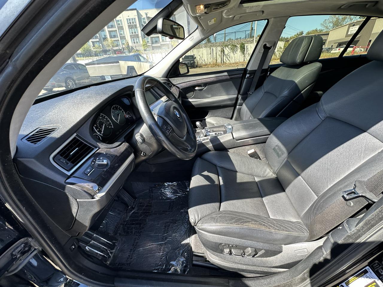 BMW 5-Series Gran Turismo 550i 2011