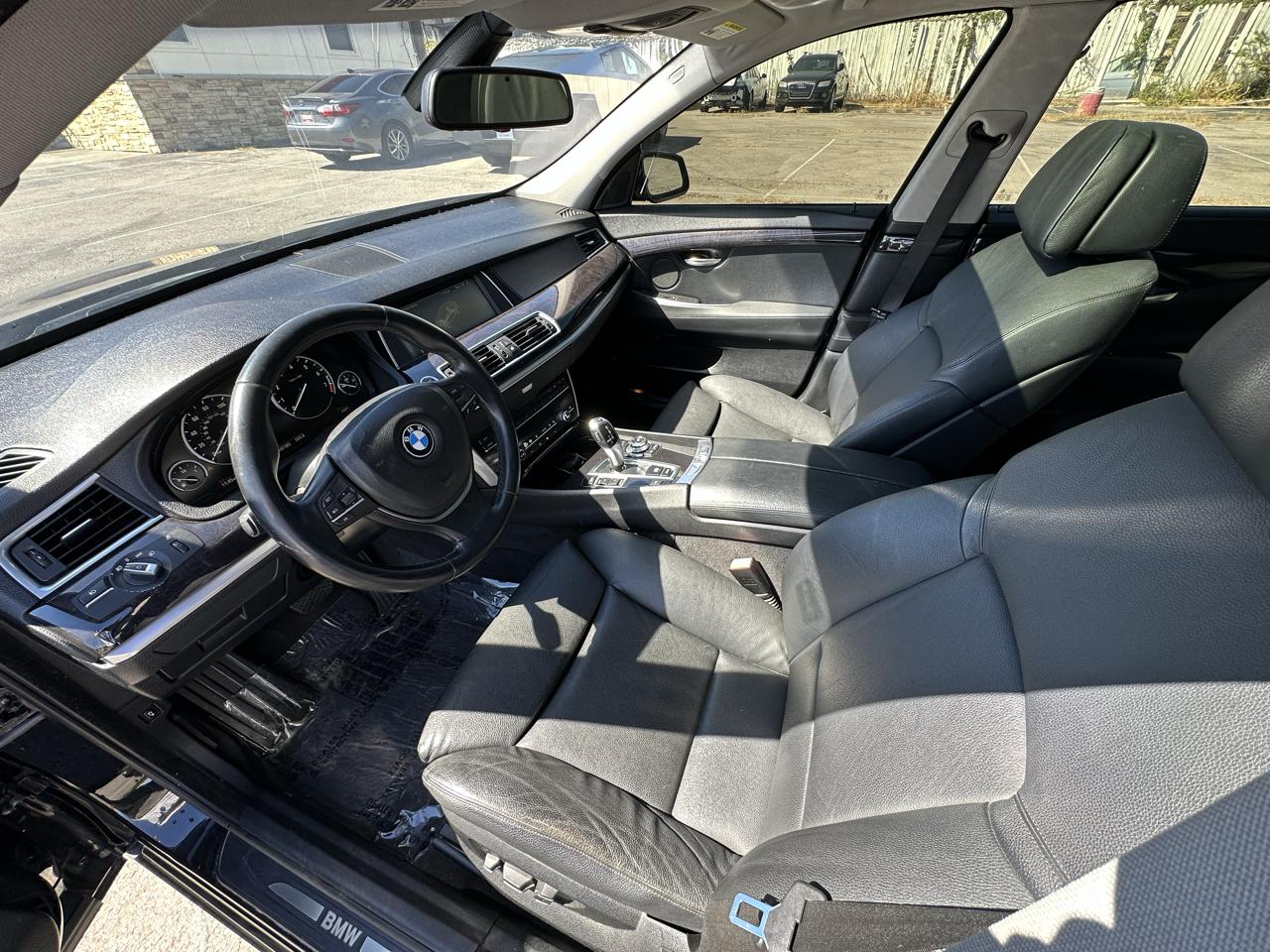 BMW 5-Series Gran Turismo 550i 2011