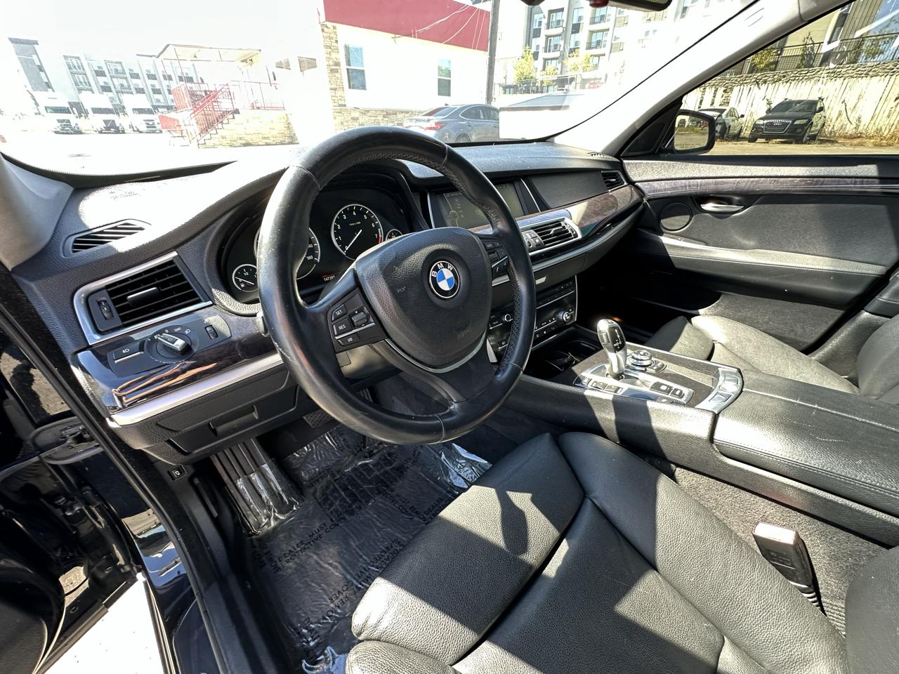 BMW 5-Series Gran Turismo 550i 2011