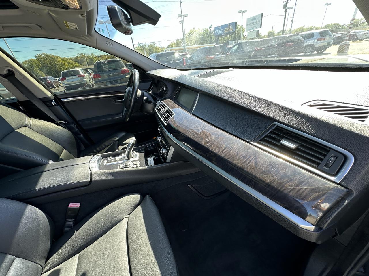 BMW 5-Series Gran Turismo 550i 2011
