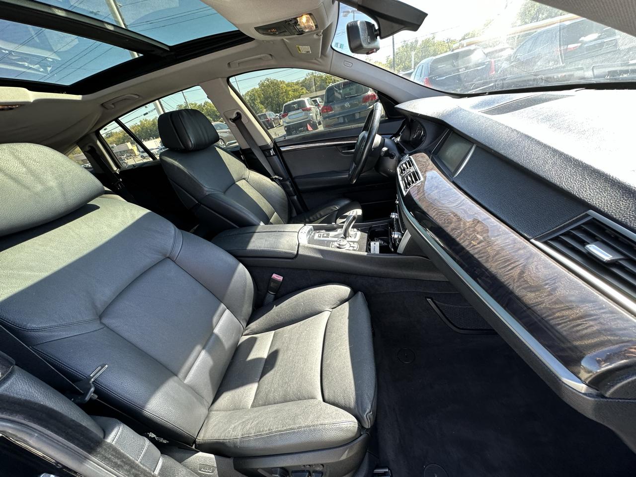 BMW 5-Series Gran Turismo 550i 2011