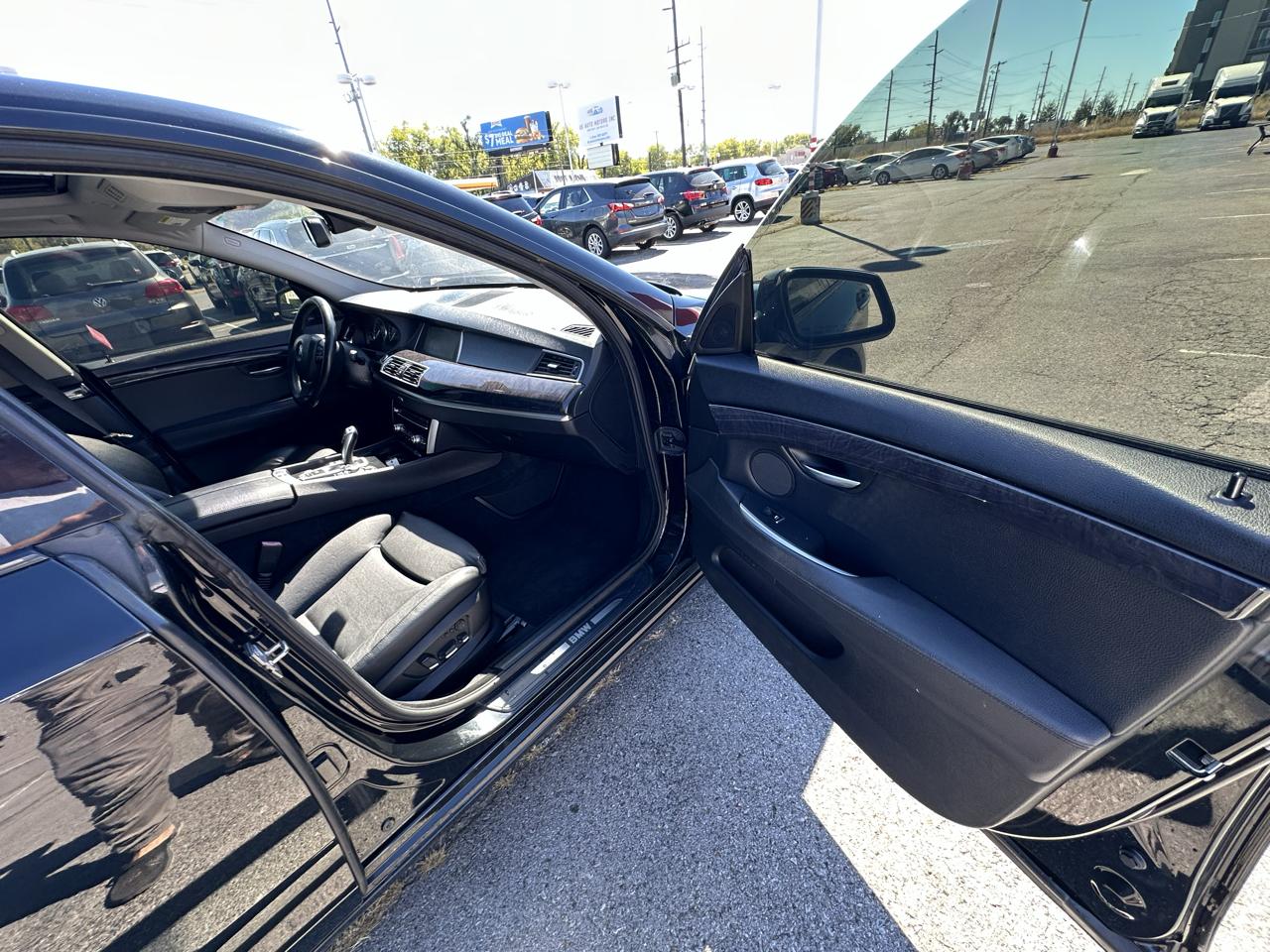 BMW 5-Series Gran Turismo 550i 2011