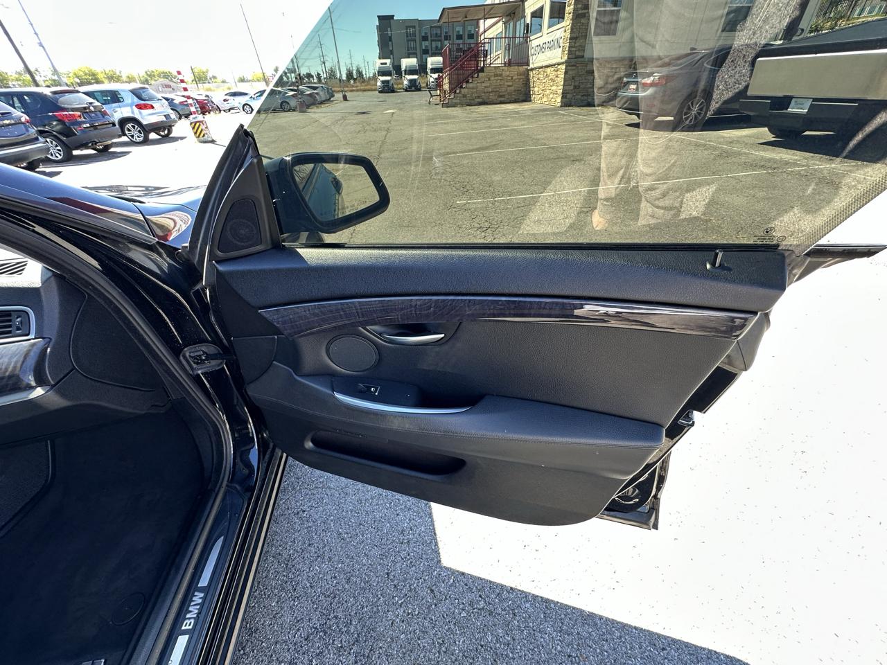 BMW 5-Series Gran Turismo 550i 2011