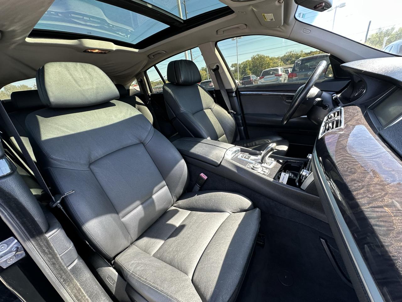BMW 5-Series Gran Turismo 550i 2011