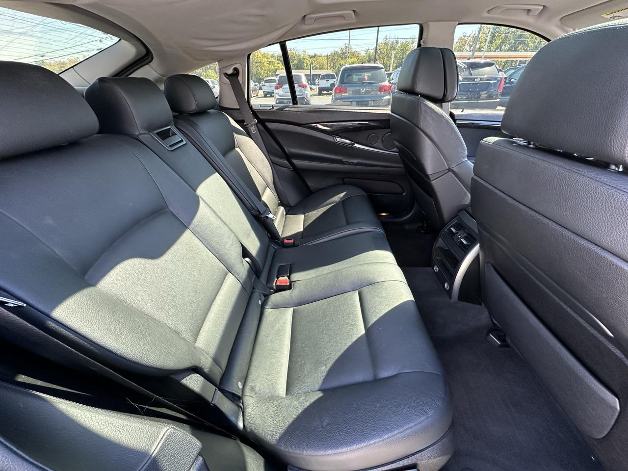 BMW 5-Series Gran Turismo 550i 2011