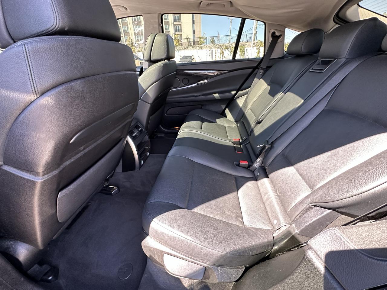 BMW 5-Series Gran Turismo 550i 2011