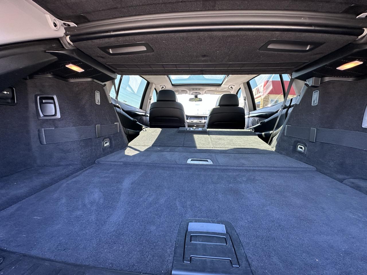 BMW 5-Series Gran Turismo 550i 2011